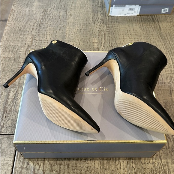 Louise et Cie Sleek Black Ankle Booties - Picture 2 of 3